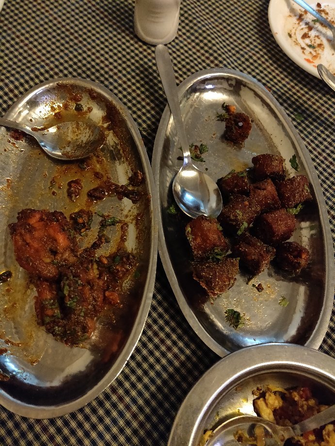 Pishori restaurant ambiance